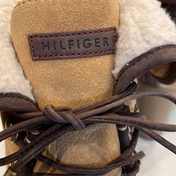 NWOT Tommy Hilfiger Ankle Wedge Winter Boots. Size 7 Cozy inside. Tan - Picture 5 of 13